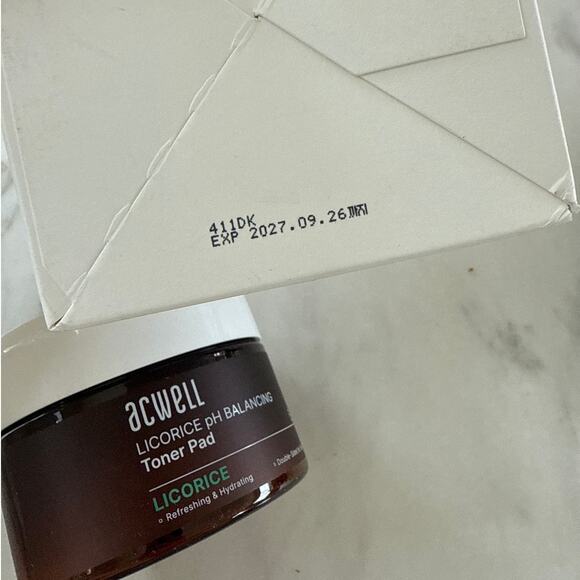 Acwell Licorice ph Balancing Toner Pad 70 Count - Picture 2 of 3